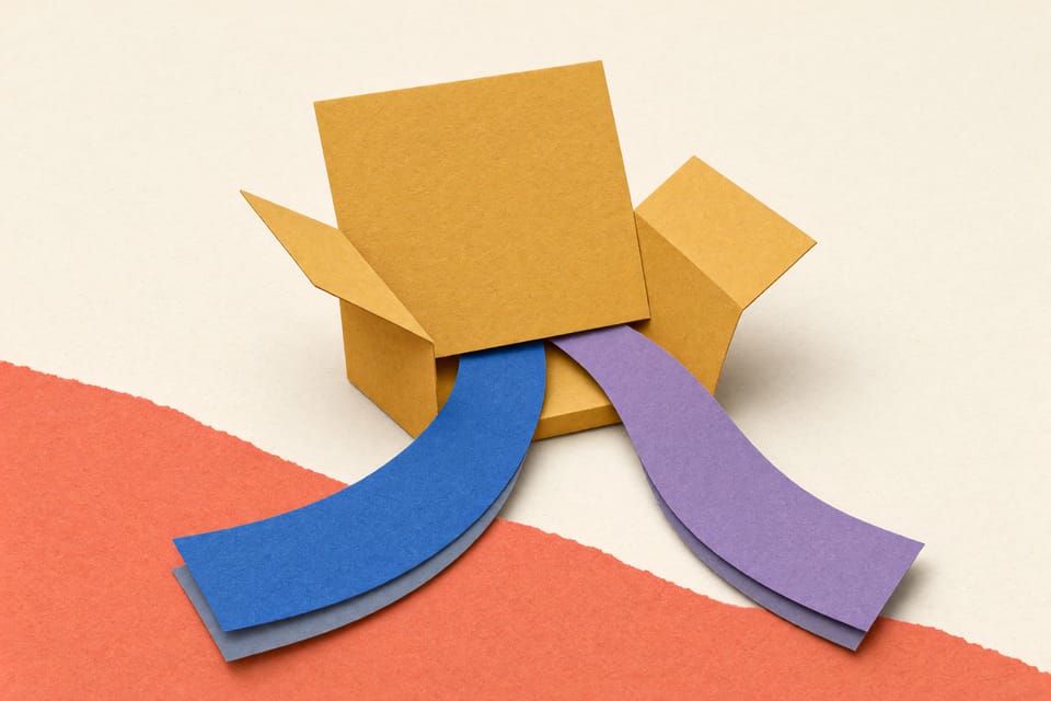 Illustration eines Papierkartons, der sich in zwei getrennte Wege öffnet, ohne beschriftetes Rücksendeetikett.